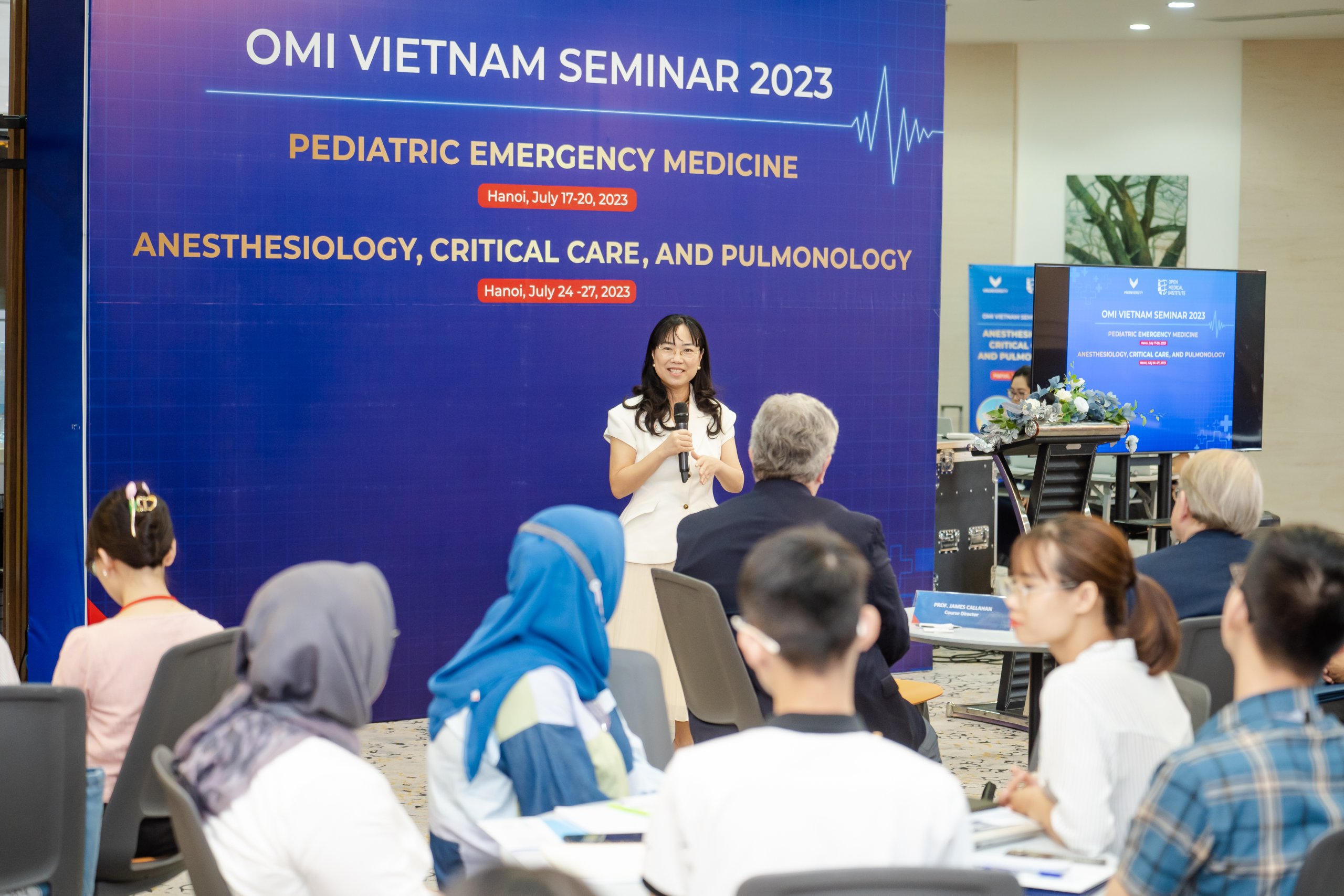 Dr. Le Mai Lan, Vice Chairwoman of the Vingroup Vice Chairwoman of Vingroup JSC and President of the VinUniversity Council, cordially welcoming faculty and fellows to the first OMI Vietnam seminar